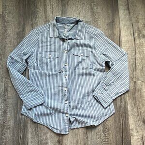 Women's St. John's Bay Long Sleeve Blue Striped Button Up Shirt Size M Petite